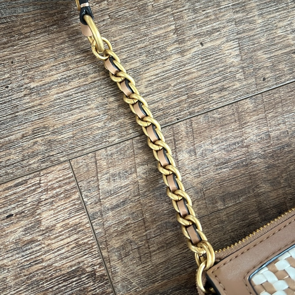 Women's multi-compartment shoulder bag Guess with bag charms - Picture 15 of 16